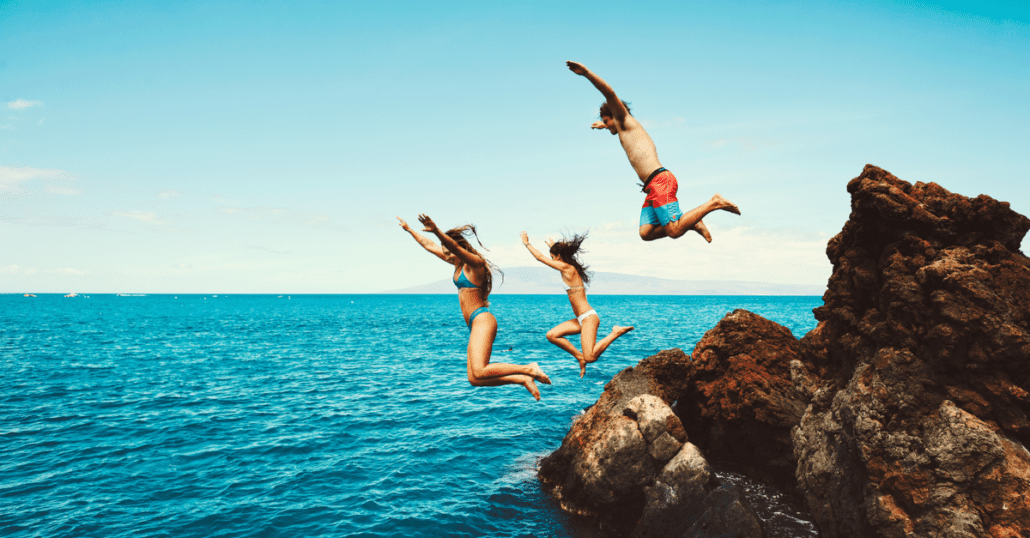 best friend vacation at the beach