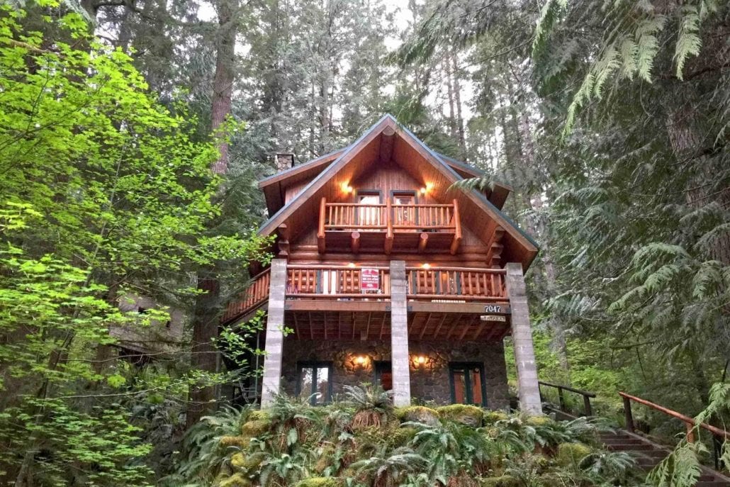 cabin rental in the woods in washington