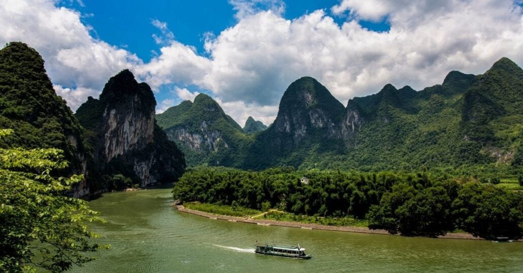 guilin-and-lijiang-river-national-park | CuddlyNest Travel Blog View of the Li River bypassed by the green mountains of the Guilin and Lijiang River National Park, in China.