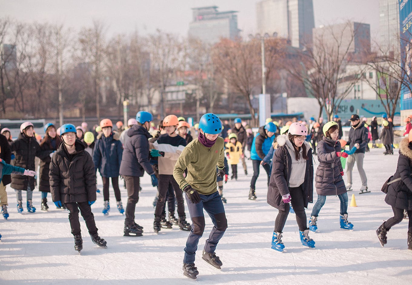 Ice-Skating-In-New-York | CuddlyNest Travel Blog Ice Skating at Riverbank State Park in New York in 2020