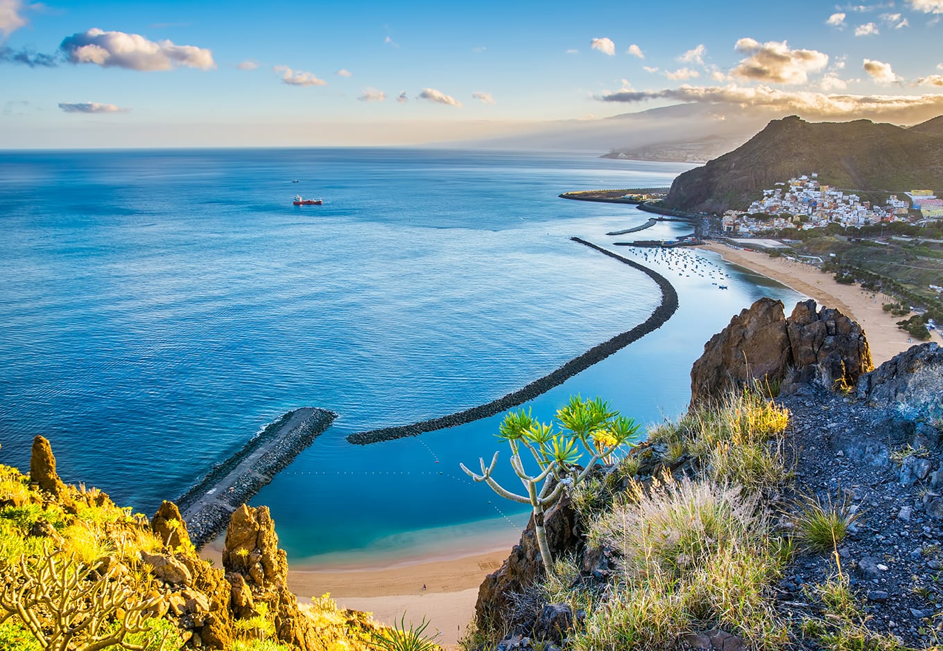 canary islands tourist season