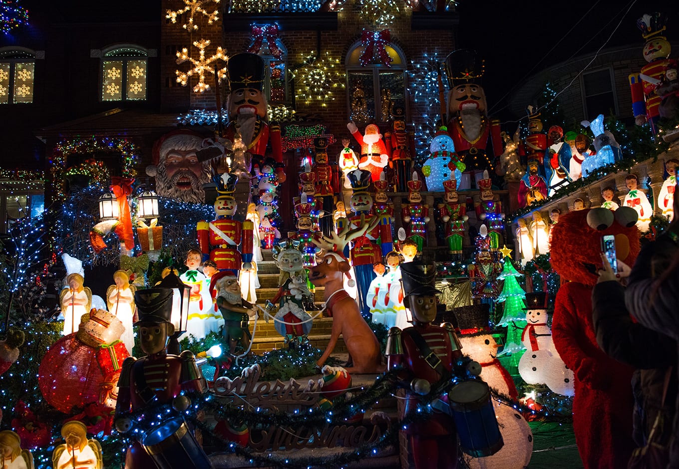Honor Heights Christmas Lights 2022 Dyker Heights Christmas Lights 2021: All Your Questions Answered! |  Cuddlynest Travel Blog