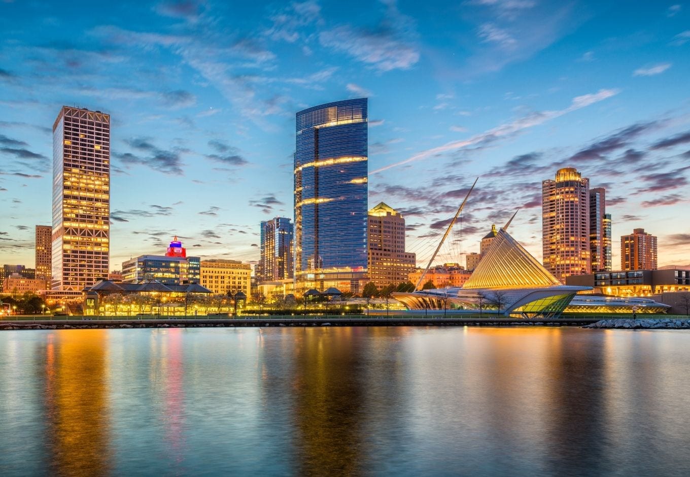 View of Milwalkee's skyline at night.