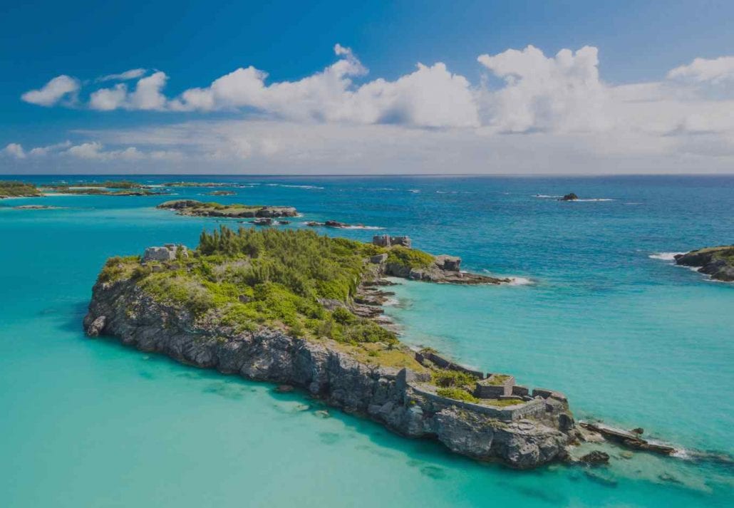 Islet in the middle of the transparent blue ocean in Bermuda.