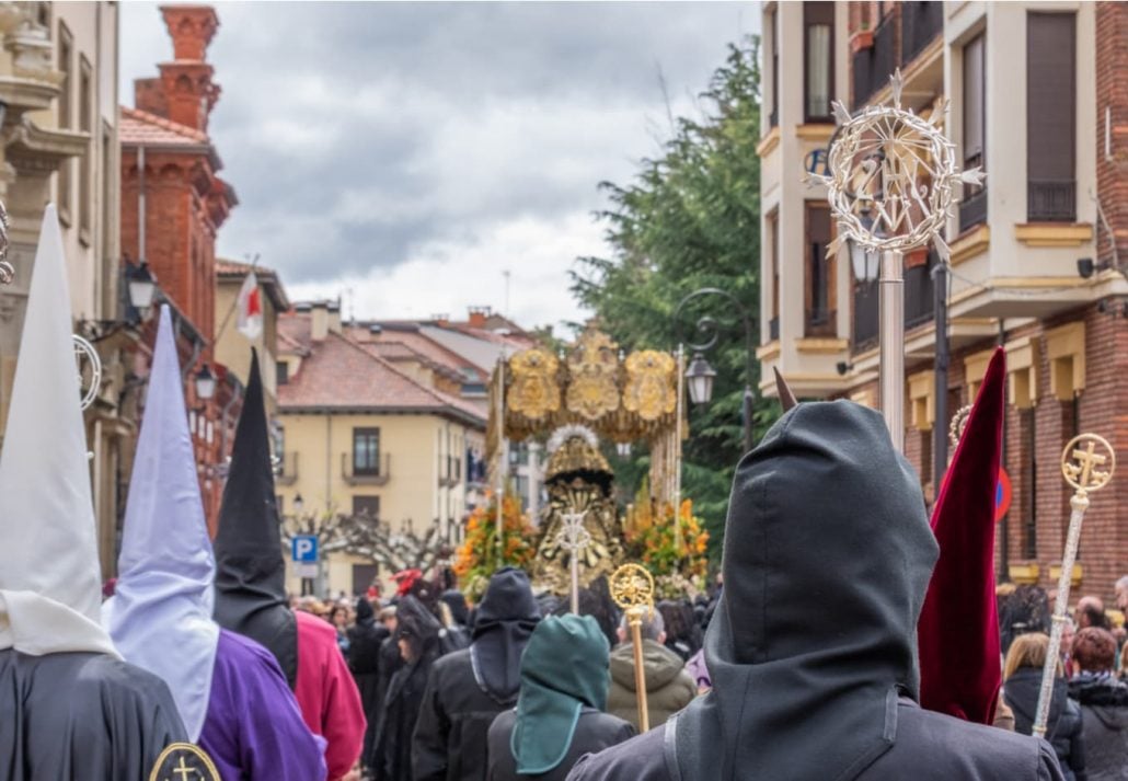  Representatives of all the brotherhoods of the Holy Week of Leon, known as Seise, at the end of the procession on Holy Friday.