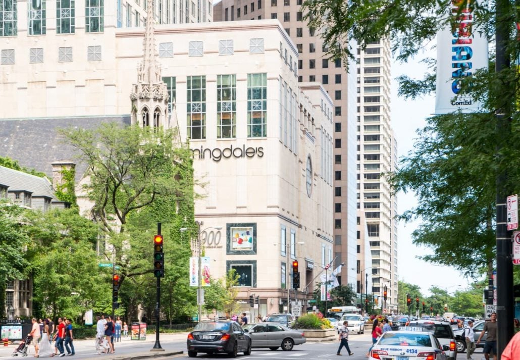 A shopping street with lots of pedestrians and Retail-Shops in Chicago.