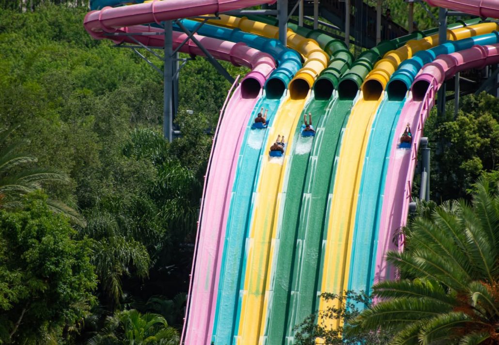 best-theme-parks-orlando-aquatica | CuddlyNest Travel Blog People having fun in Taumata Racer attraction at Aquatica . It is the biggest thrill in the park