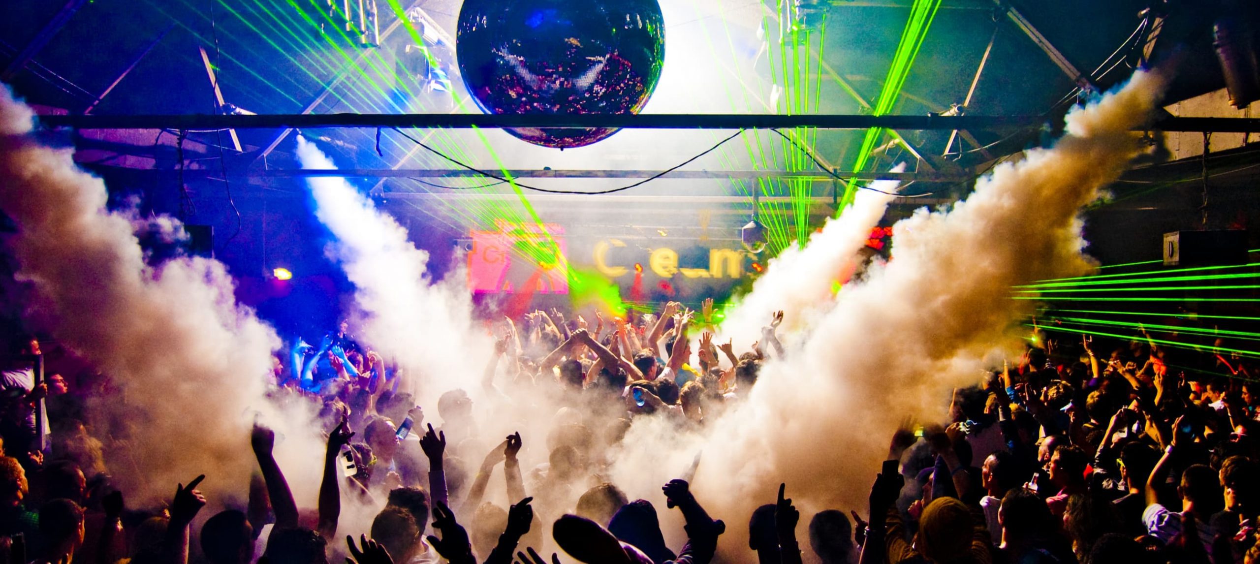 A crowd jumping to the sound of music at a nightclub