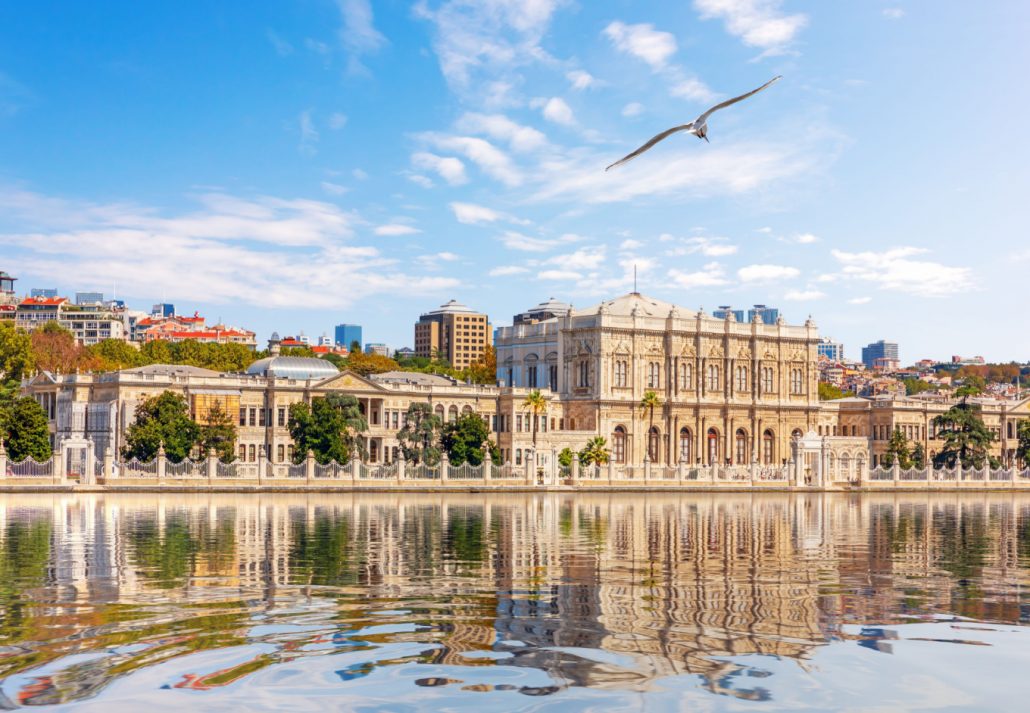 Dolmabahce-Palace-12-Amazing-Art-&-Cultural-Attractions-in-Turkey