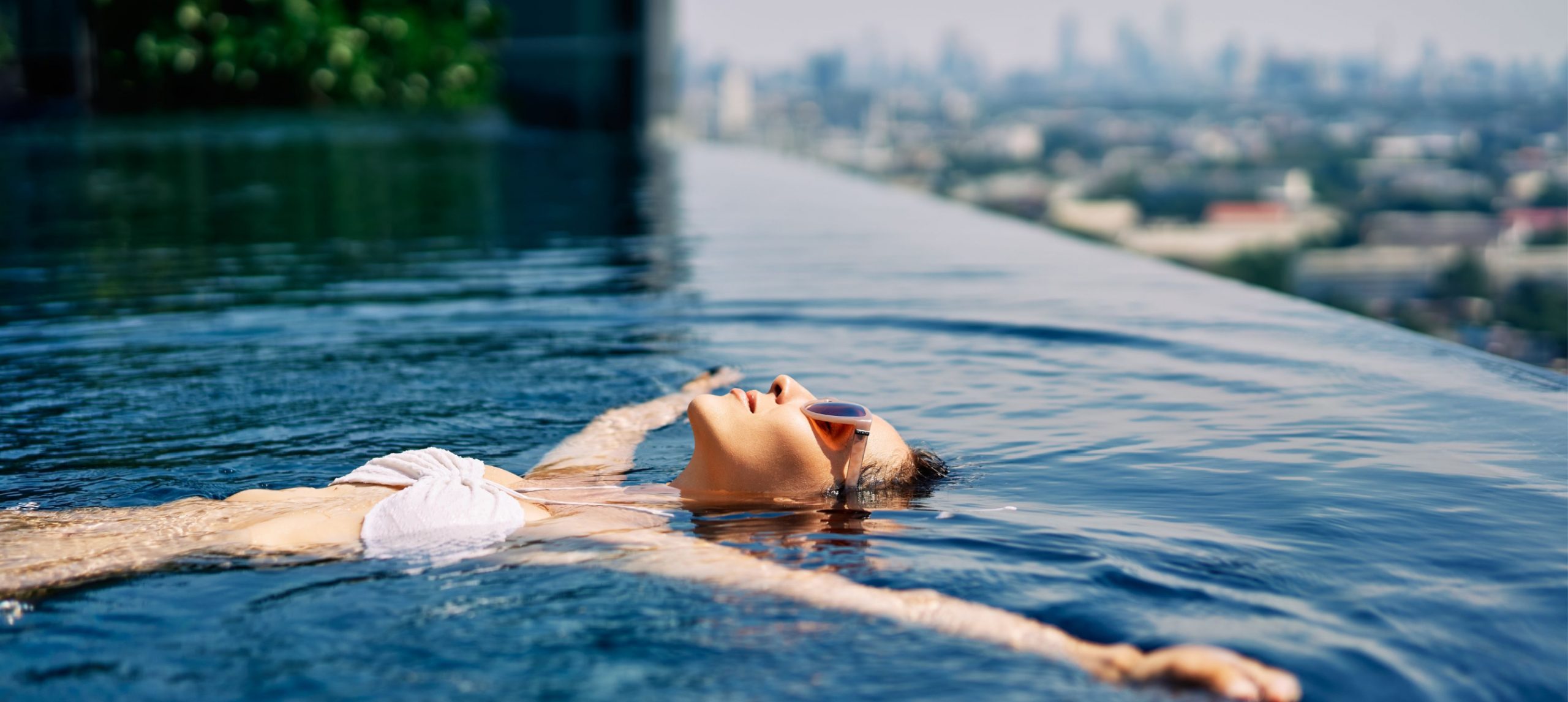 he-Best-5-Star-Hotels-In-Hong-Kong-girl-in-a-pool