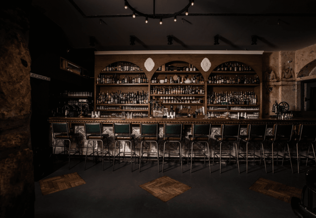 bars_in_greece_the_clumsies_athens | CuddlyNest Travel Blog The Clumsies bar shot