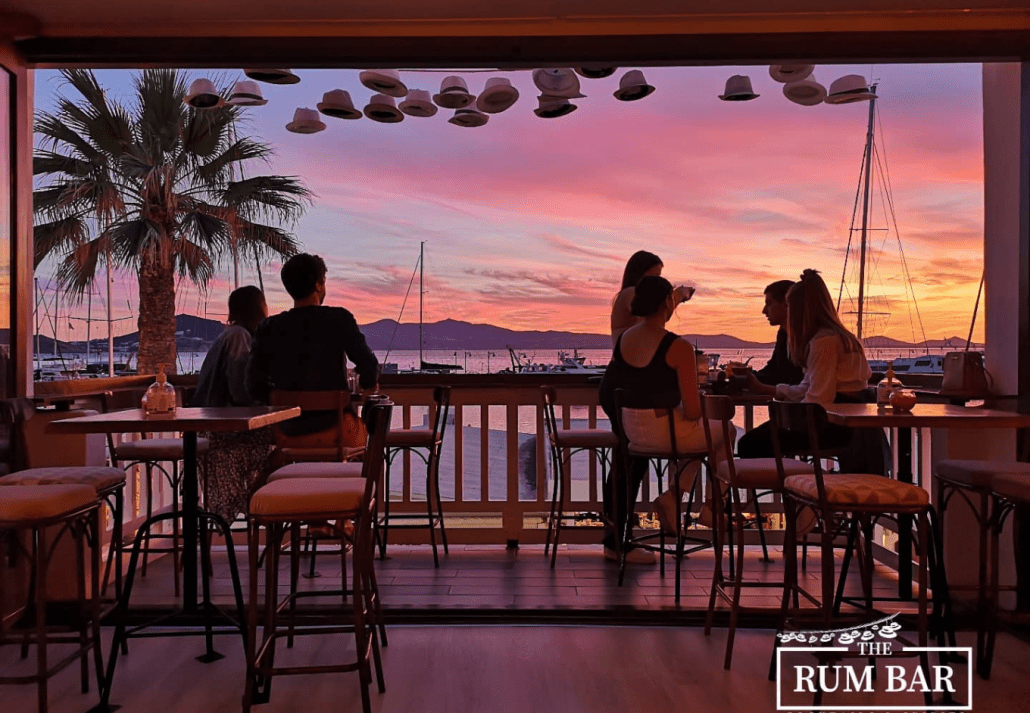 bars_in_greece_the_rum_bar | CuddlyNest Travel Blog People drinking in The Rum Bar