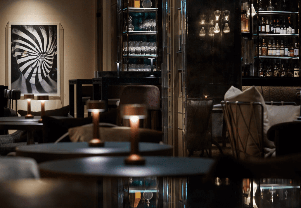 best-bars-in-hong-kong-dark-side | CuddlyNest Travel Blog Interior of The DarkSide bar, Hong Kong.