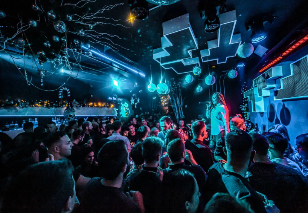 People dancing at Sodade2 in Athens