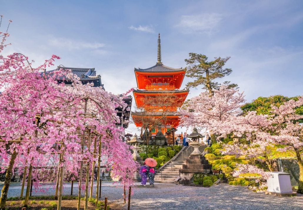 The Kiyomizu-dera temple, in Kyoto, during springtime.