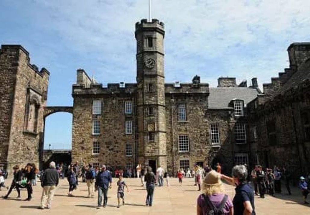 edinburgh castle crown square