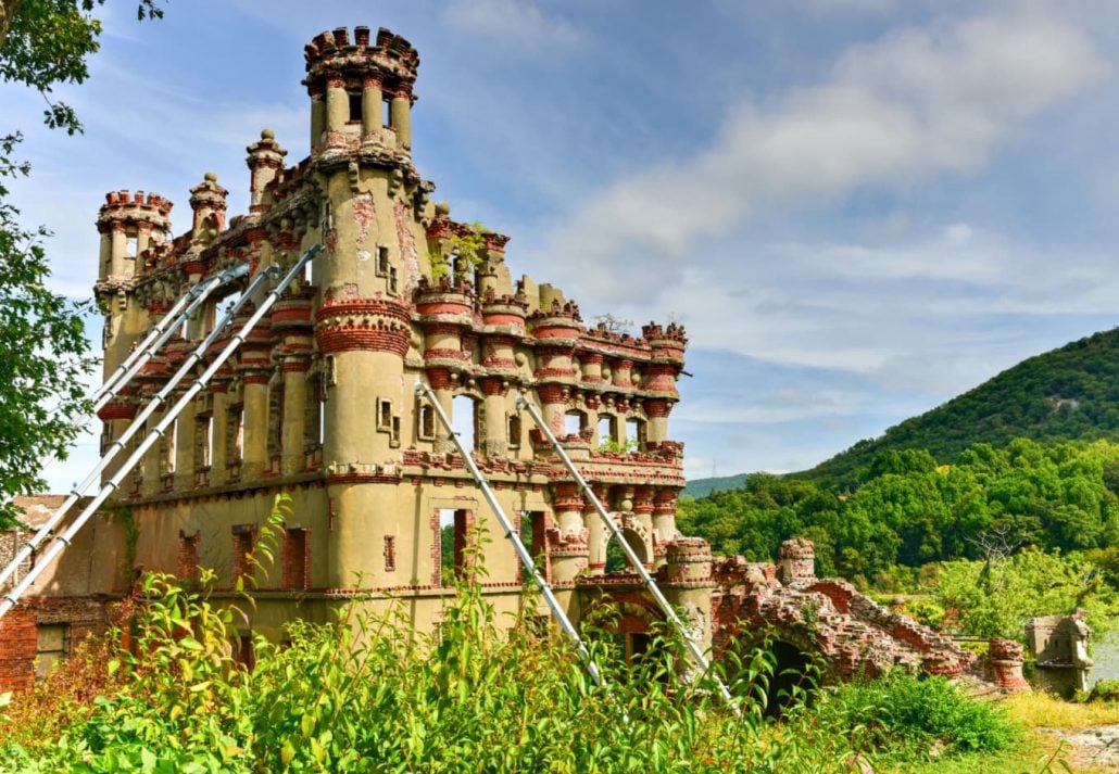 hudson-valley-new-york-bannerman-castle-on-pollepel-island | CuddlyNest Travel Blog Bannerman Castle on Pollepel Island