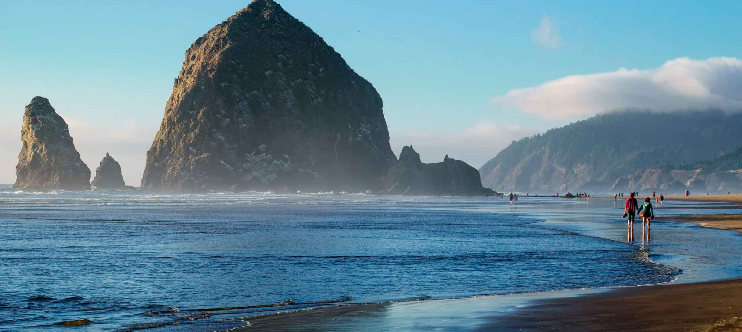 Haystack Rock, in Cannon Beach, Oregon, USA.