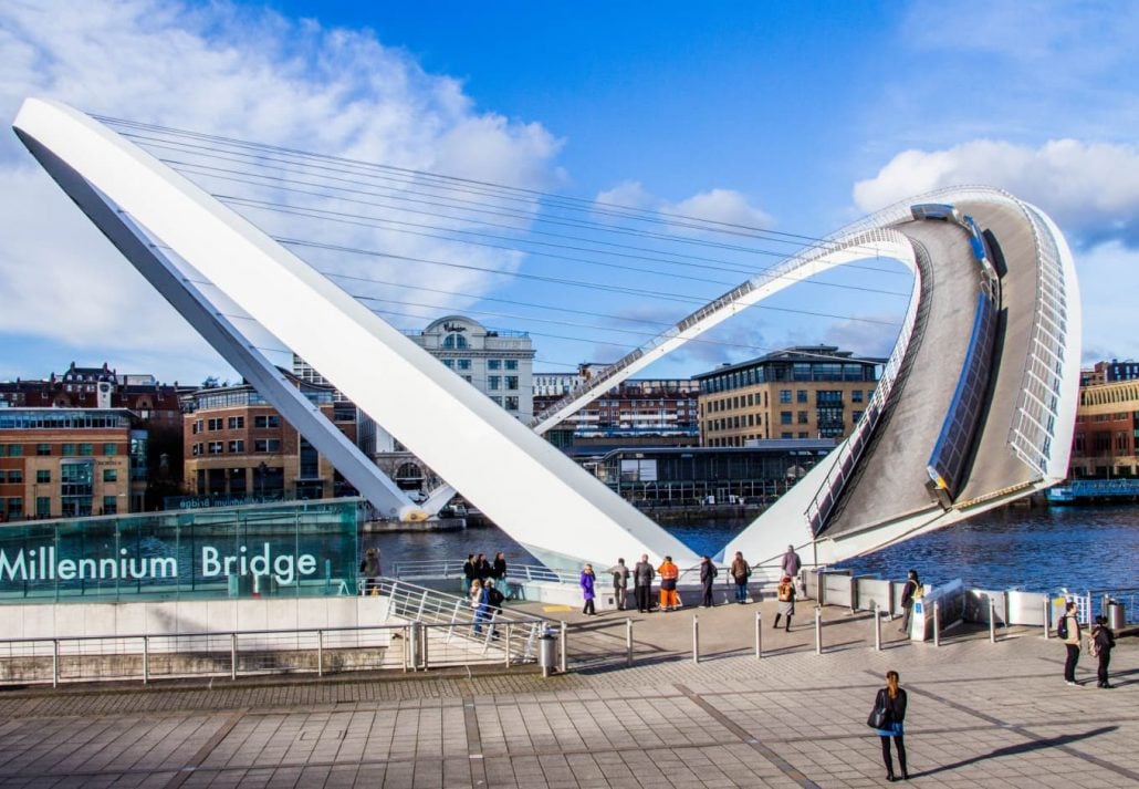 newcastle gateshead millenium bridge