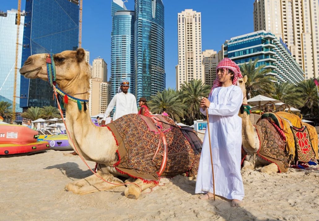 une plage à la marina de Dubaï