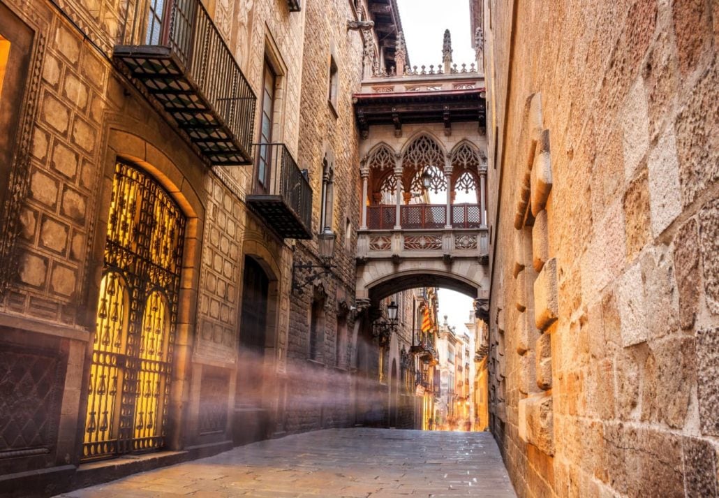 shopping-in-barcelona-gothic-quarter | CuddlyNest Travel Blog Gothic Quarter, in Barcelona, Spain.