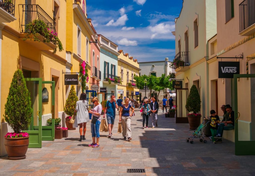 shopping-in-barcelona-la-roca-village | CuddlyNest Travel Blog La Roca Village, in Barcelona, Spain.