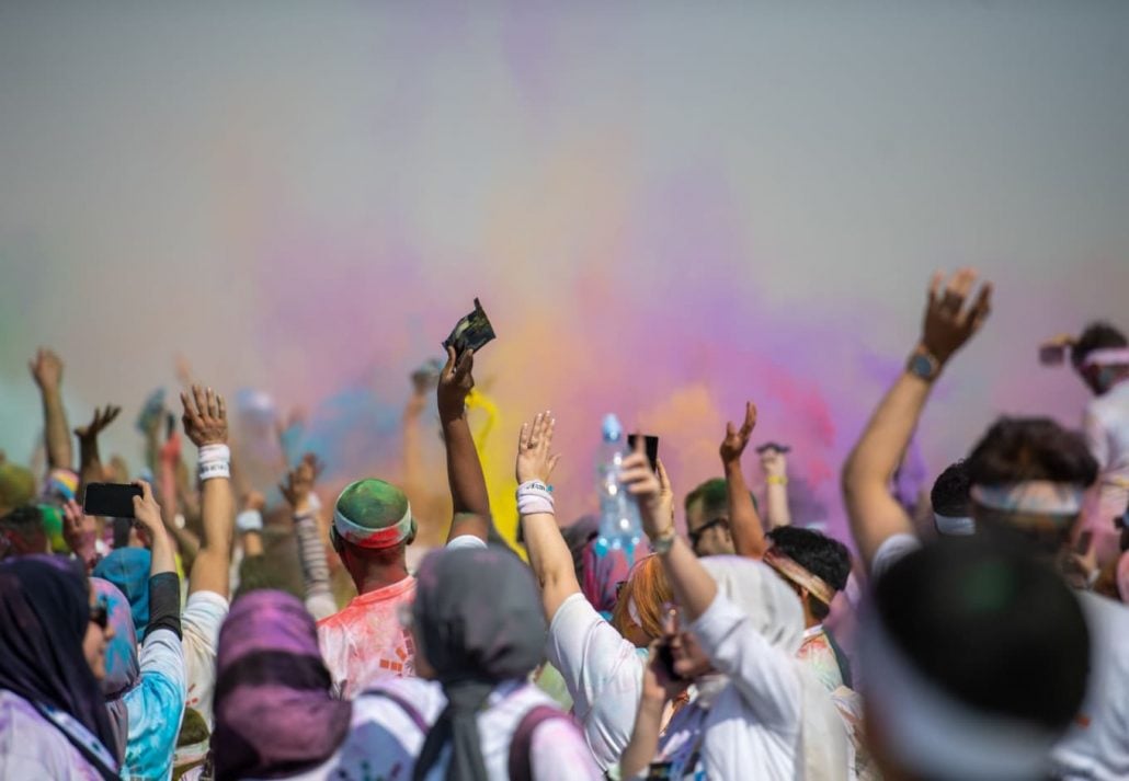 boulevard-riyadh-city-2 | CuddlyNest Travel Blog Boulevard Riyadh City - people throwing colored powder in the air