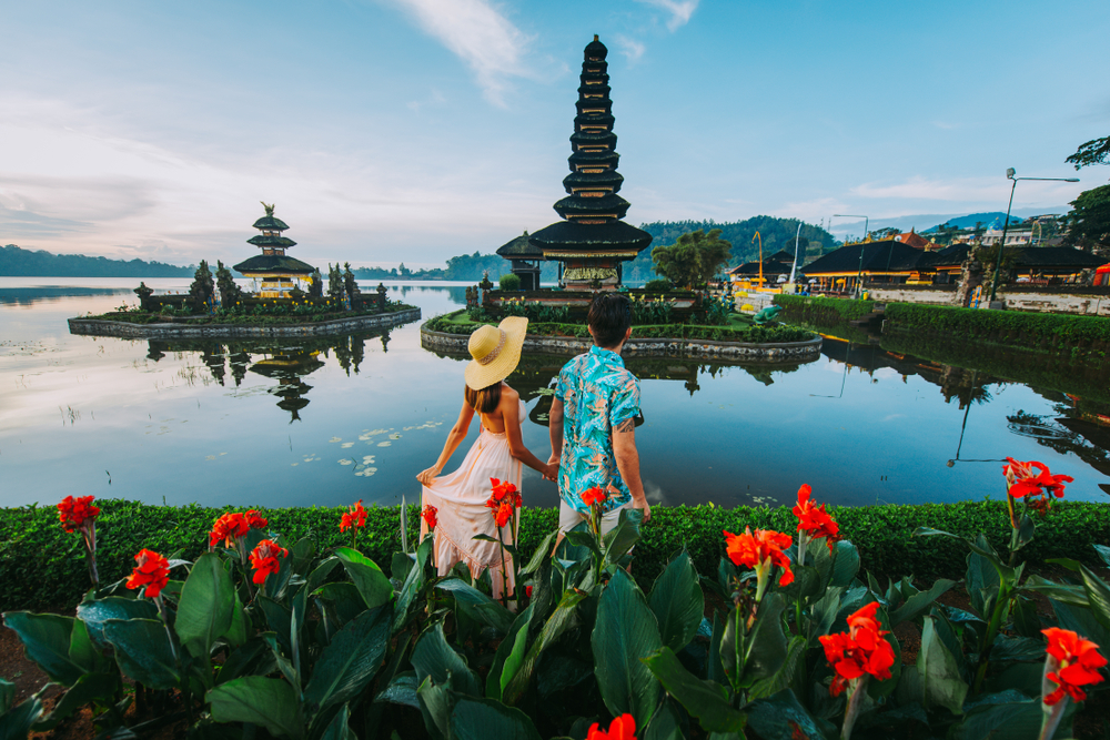 CoupleSpendingTimeAtTheUlunDatuBratanTempleIn | CuddlyNest Travel Blog