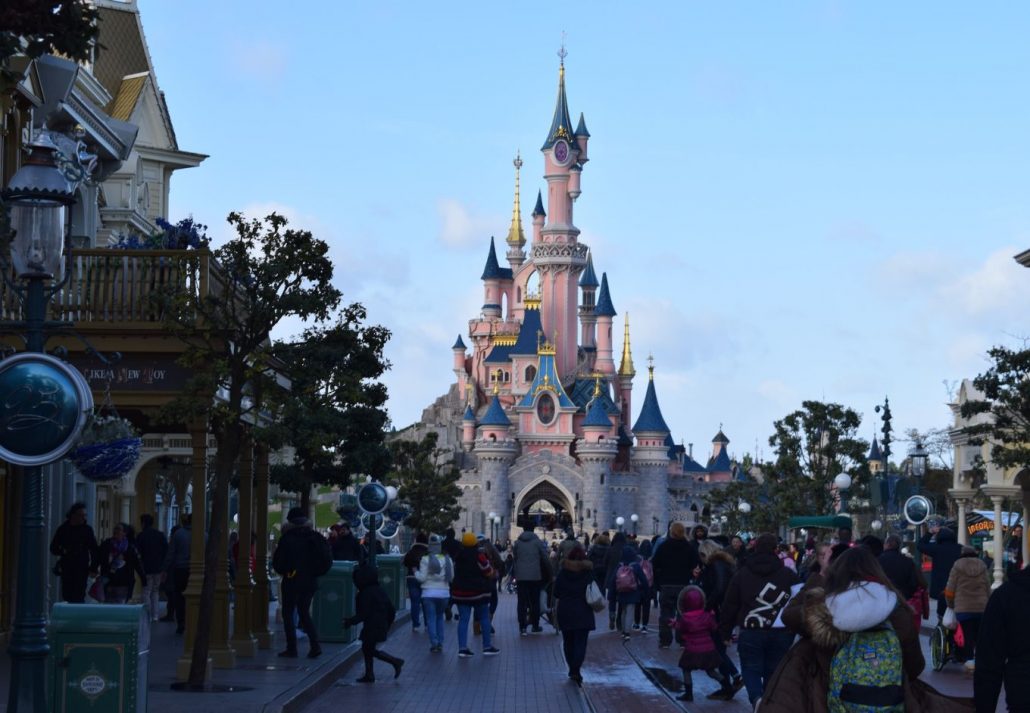 new_years_eve_in_paris_disneyland_paris | CuddlyNest Travel Blog A New Year's Eve dinner