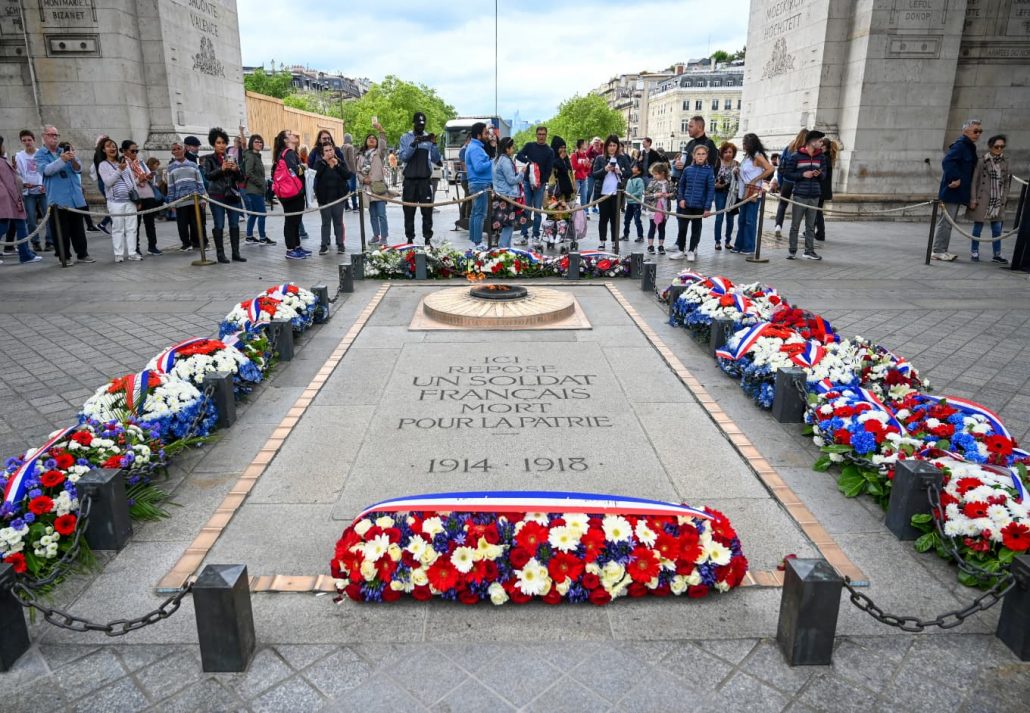 Arc de Triomphe - Tomb of the Unknown Soldier