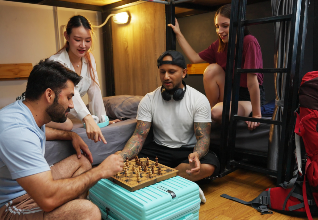 make-friends-while-traveling-hostel | CuddlyNest Travel Blog
