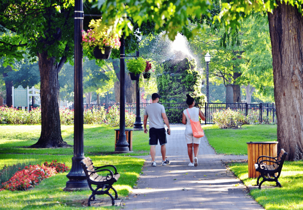 Couple taking a stroll through Liberty Park on a summer day. Free Things to do in Salt Lake City